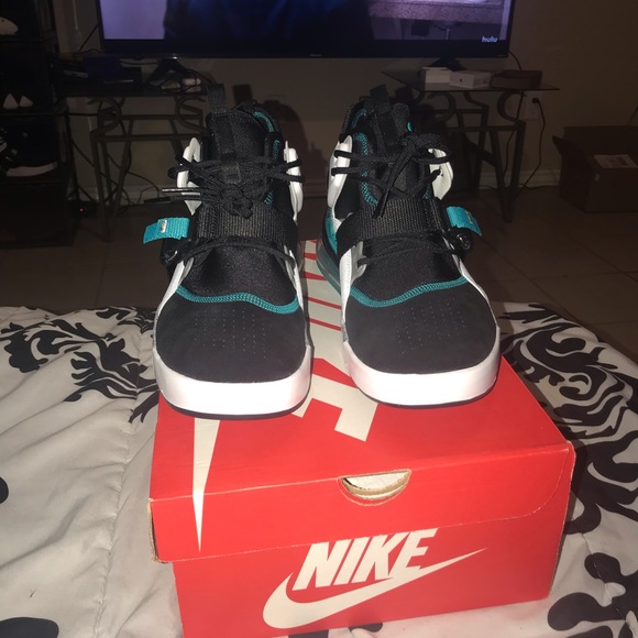 Nike Air Force 270 - Picture 4 of 4